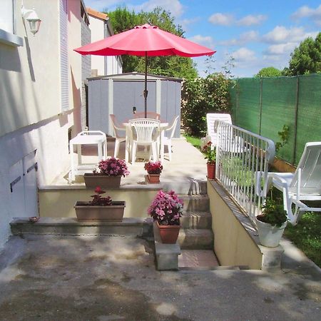 Appartement Charmant A Breuillet Avec Jardin Spacieux Ngoại thất bức ảnh