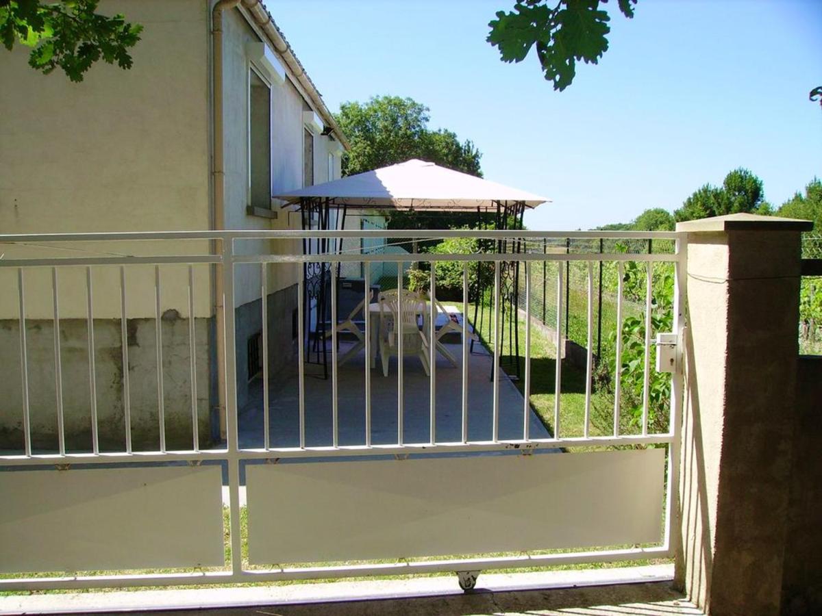 Appartement Charmant A Breuillet Avec Jardin Spacieux Ngoại thất bức ảnh