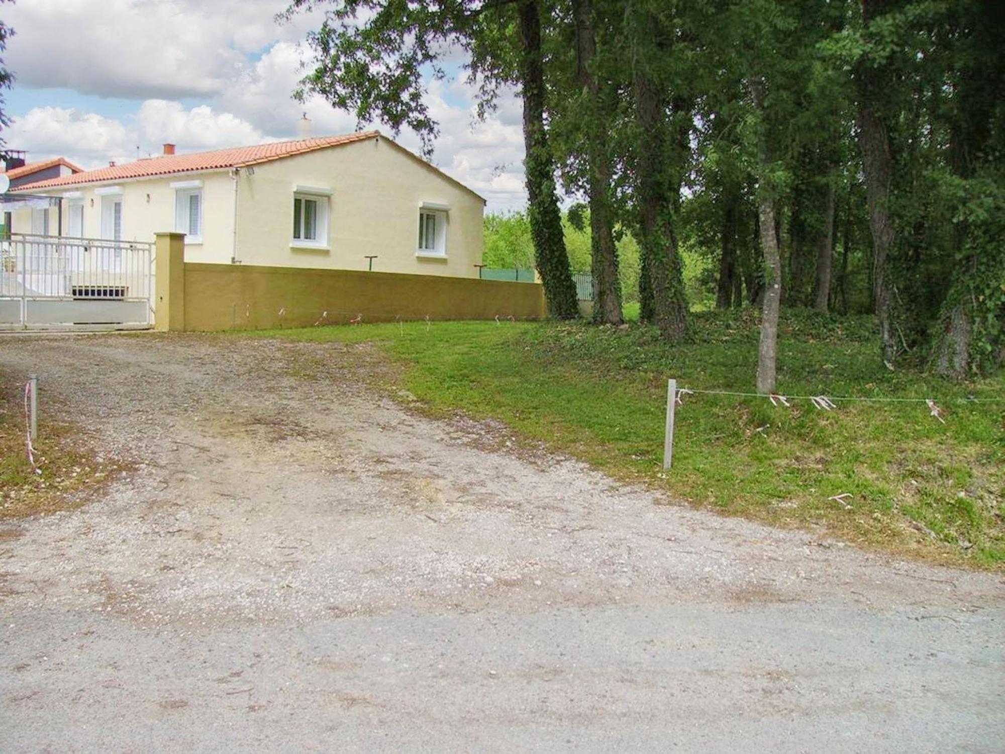 Appartement Charmant A Breuillet Avec Jardin Spacieux Ngoại thất bức ảnh